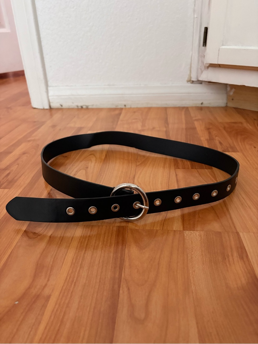 Black Women’s Ring Buckle Grommet Belt